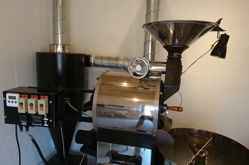 日向市鶴町の「日向珈琲」のコーヒー焙煎機1