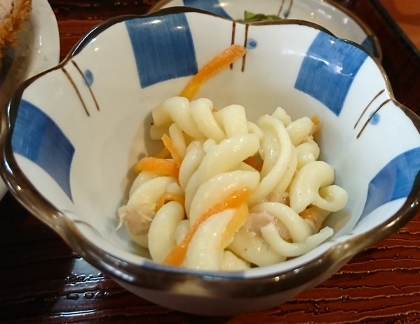 宮崎市のとんかつ囲炉裏(いろり)の日替わ定食「ひれかつ」に出てきた「マカロニサラダ」