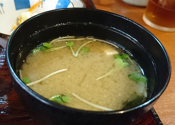 宮崎市のとんかつ囲炉裏(いろり)の日替わ定食「ひれかつ」に出てきた「みそ汁」