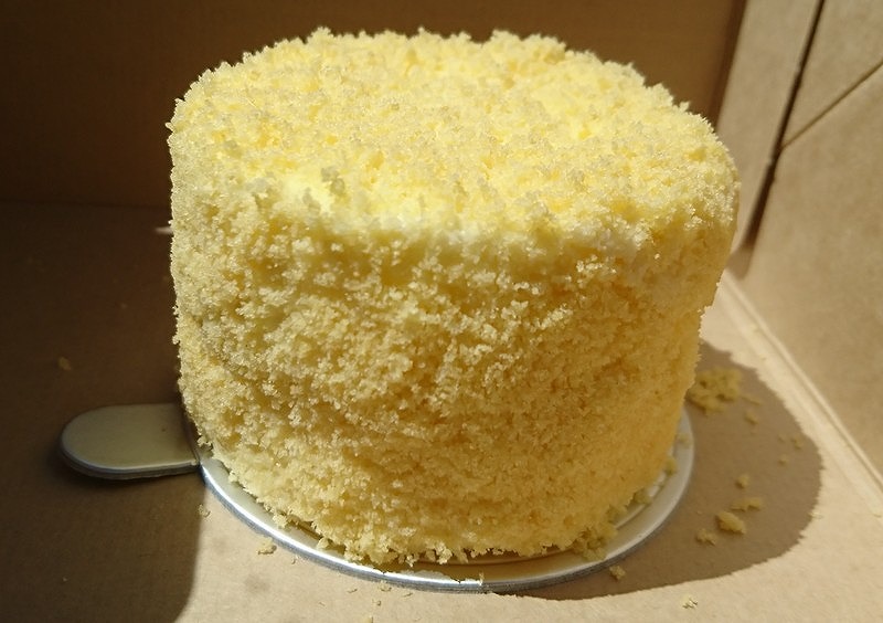 宮崎市神宮東の「ダルラッテ(DAL LATTE)」のチーズケーキを触った瞬間