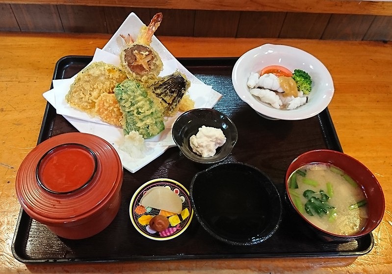 川南町の粋孝(すいこう)の天ぷら定食の写真1