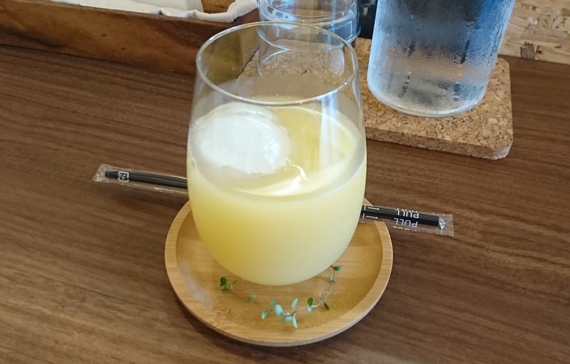 綾町の「SPICE CAFE ヤマギシスパイス」りんごジュース