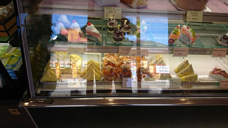 日南市のキネヤ菓子本舗の中の様子3