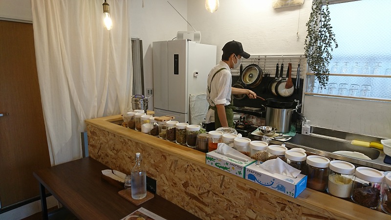 綾町の「SPICE CAFE ヤマギシスパイス」の中の様子3