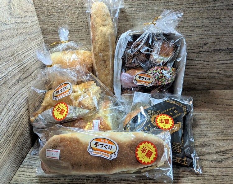 延岡市の「ベーカリー幸村」で購入したパンの写真1