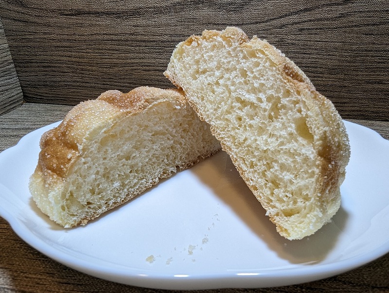 宮崎市大塚町の「ドイツ菓子 バイエルン」で購入し自宅で食べたパン「メロンパン」2