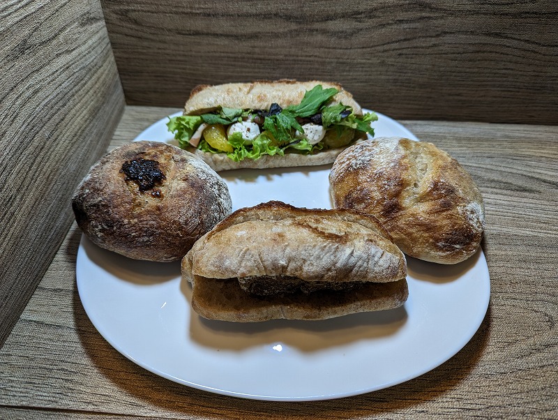 都城市のホイッペ(HOIPPE)というパン屋さんでハード系のパンを購入してみました