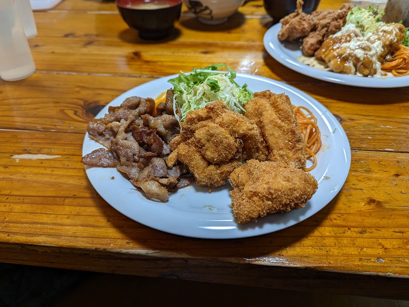 宮崎市の「樹のめし家」で食べたコンビ定食(生姜焼き・チキンカツ)1