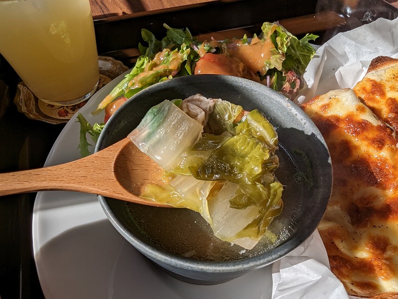 高鍋町の古民家カフェポチぱんで食べたクロックムッシュセットのスープ1