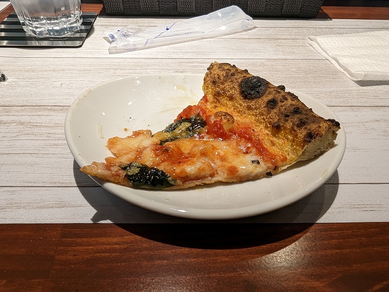 高鍋町のリポジーノ(Riposino)で食べたハーフ＆ハーフのピザ(マルゲリータ)1