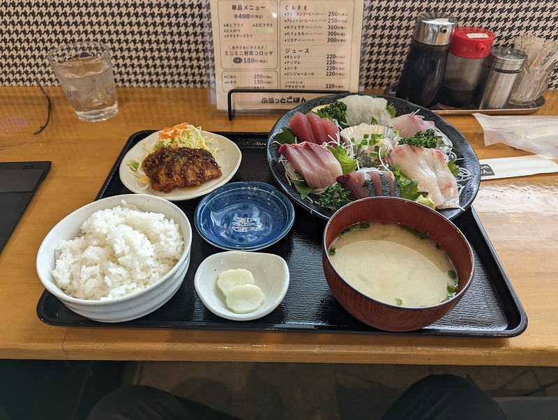 延岡市の「ふらっとごはん。」で食べたお刺身定食