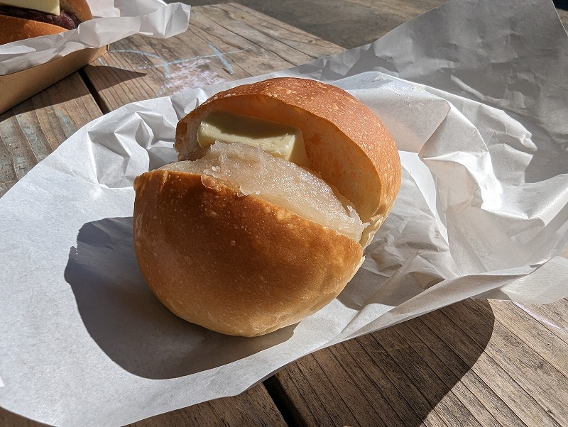日向市細島のベーカリーグラム(BAKERY gram)で購入して食べてみた「白あんバター」1