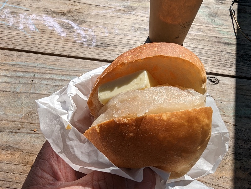 日向市細島のベーカリーグラム(BAKERY gram)で購入して食べてみた「白あんバター」2
