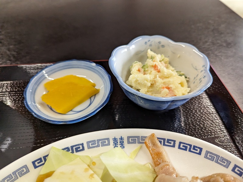 門川町の「一六八会館」で食べた塩ホル定食4