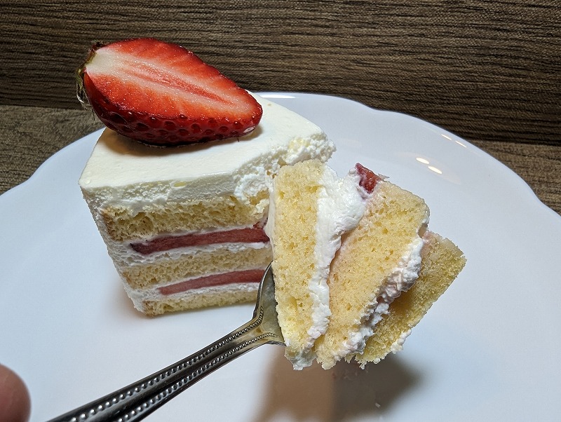 宮崎市大塚町のムラナカフェ(murana cafe)で購入して自宅で食べた「いちごのショートケーキ」3