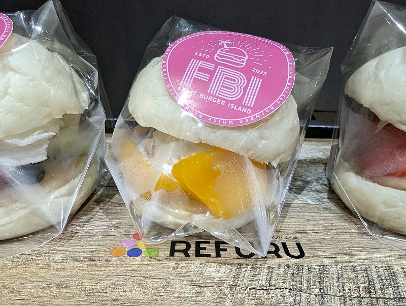 宮崎市のFRUIT DESIGNで購入して食べたフルーツバーガー(マンゴー)1