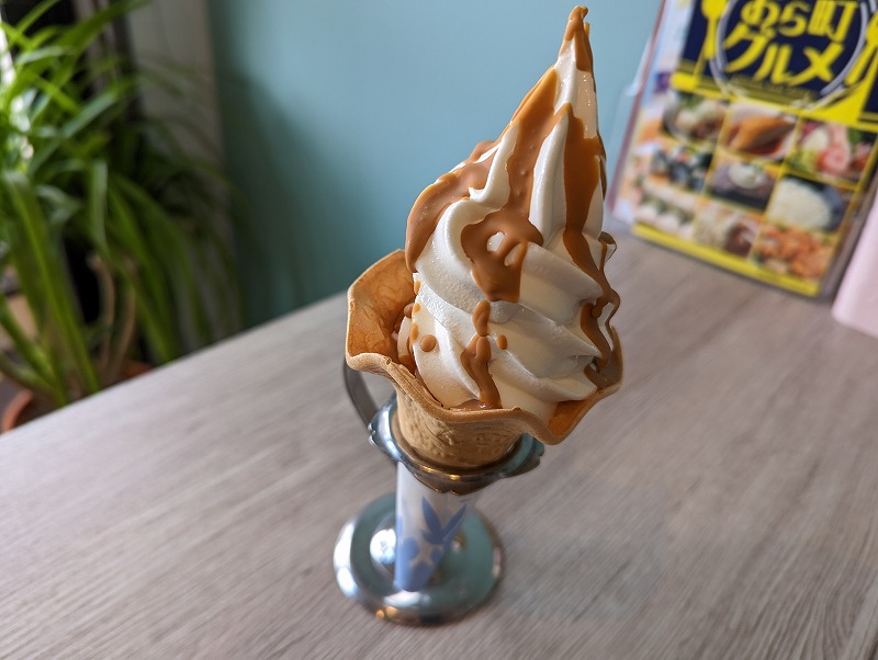 宮崎市のミルクノアトリエで食べた「こがしキャラメルソフトクリーム」