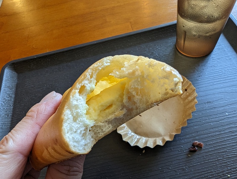 宮崎市佐土原町のプチラパン×ヒゲラパンで食べた「クリームパン」4