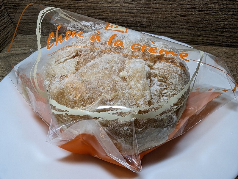 宮崎市のスイートアリス花山手店で購入し自宅で食べたアリスのシュークリーム1