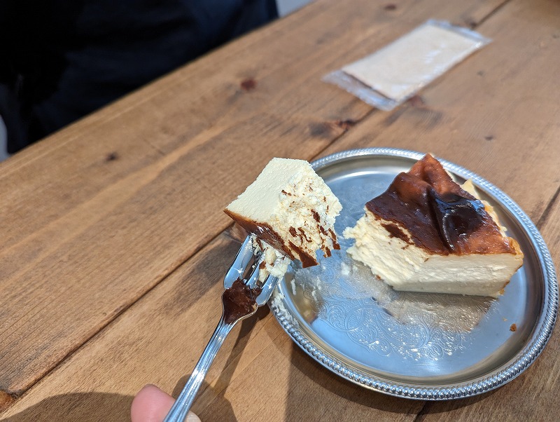 綾町のAC880Cafeで食べたバスクチーズケーキ2