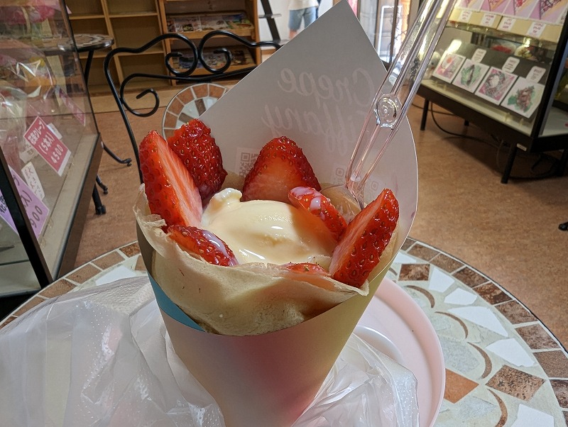 延岡市のクレープティファニーで食べたイチゴ＆練乳アイス