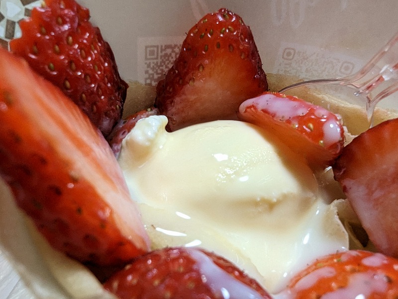 延岡市のクレープティファニーで食べたイチゴ＆練乳アイス2