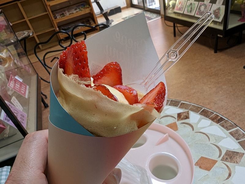 延岡市のクレープティファニーで食べたイチゴ＆練乳アイス1