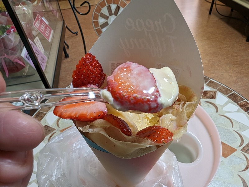 延岡市のクレープティファニーで食べたイチゴ＆練乳アイス6