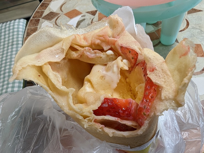 延岡市のクレープティファニーで食べたイチゴ＆練乳アイス8