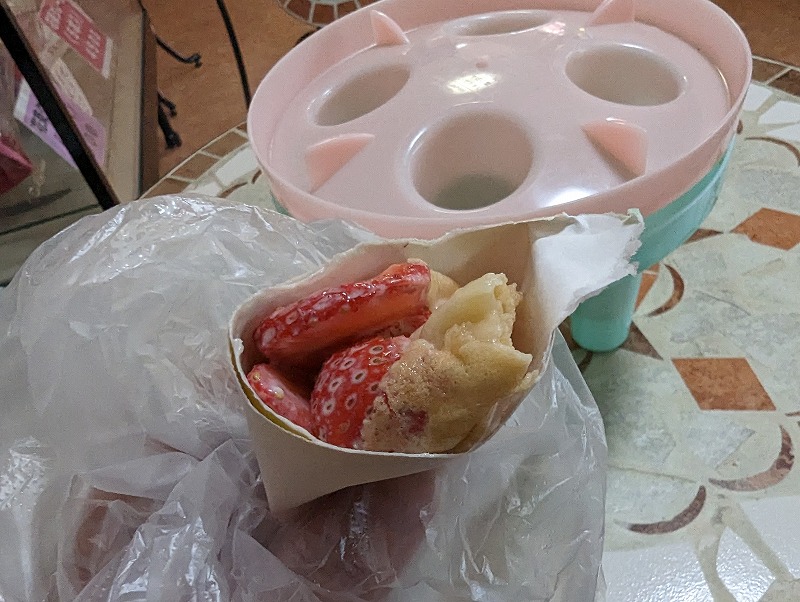 延岡市のクレープティファニーで食べたイチゴ＆練乳アイス11