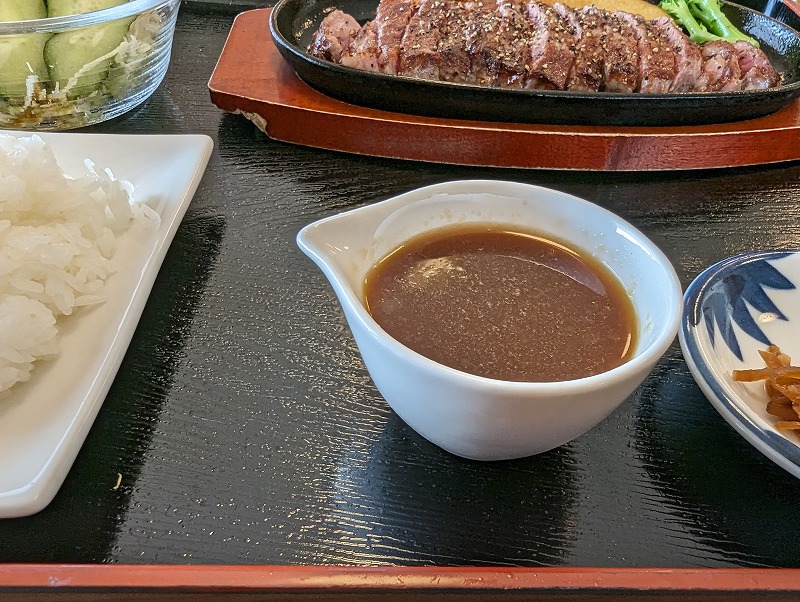 都農町の農家のレストラン 三福で国産牛ステーキ300gを食べた写真3