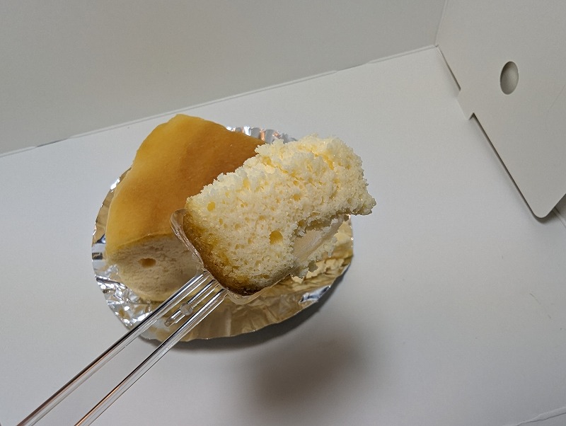 木城町のパティスリーコマドで購入して自宅で食べたチーズスフレ2