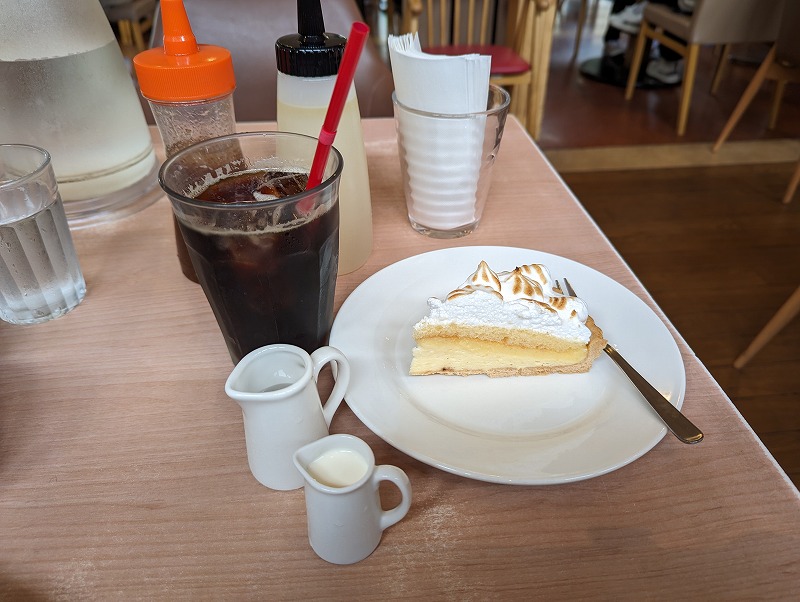 宮崎市のクレイトンハウス大島店で食べたケーキとドリンク