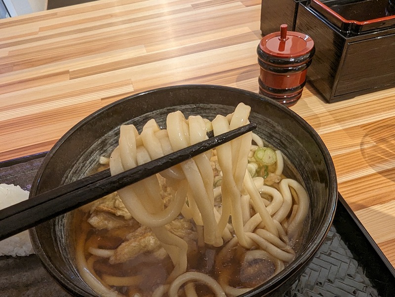 宮崎市の一心UDON宮崎本店で食べた「ごぼう天うどん」「おにぎり」「いなり」3
