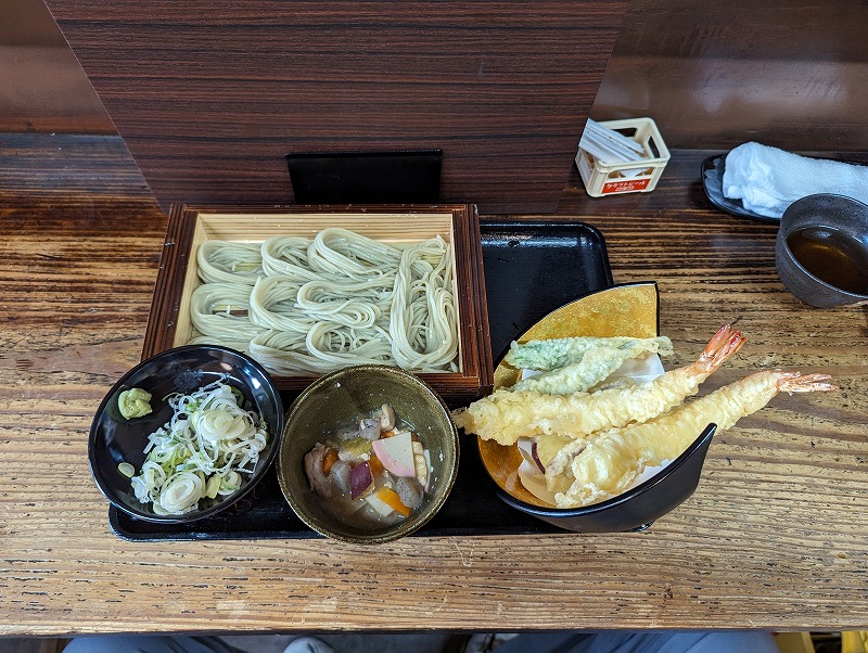 宮崎市の新潟のへぎそば たけ乃で食べた「大海老と野菜の天せいろ」