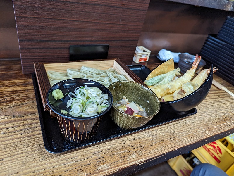 宮崎市の新潟のへぎそば たけ乃で食べた「大海老と野菜の天せいろ」1