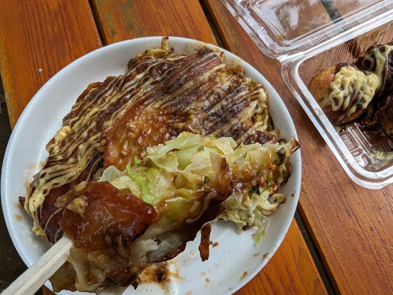 宮崎市のお好み焼き まぁちゃんで買って食べた「お好み焼き」4