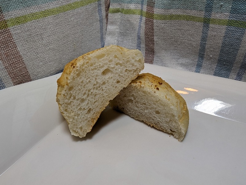 宮崎市の「めじろのSACHIパン」で購入して自宅で食べた「きな粉丸パン」2