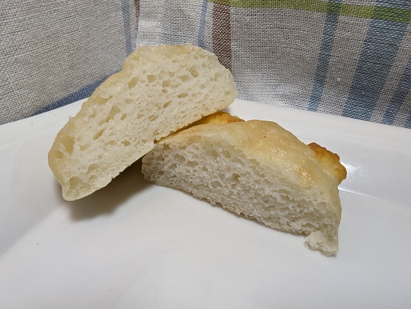 宮崎市の「めじろのSACHIパン」で購入して自宅で食べた「チーズパン」2