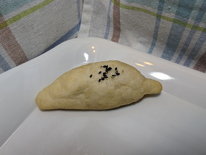 宮崎市の「めじろのSACHIパン」で購入して自宅で食べた「西農園のさつまいもとお米を使ったパン」1