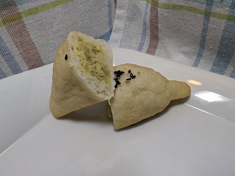 宮崎市の「めじろのSACHIパン」で購入して自宅で食べた「西農園のさつまいもとお米を使ったパン」2