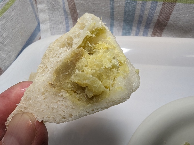 宮崎市の「めじろのSACHIパン」で購入して自宅で食べた「西農園のさつまいもとお米を使ったパン」3