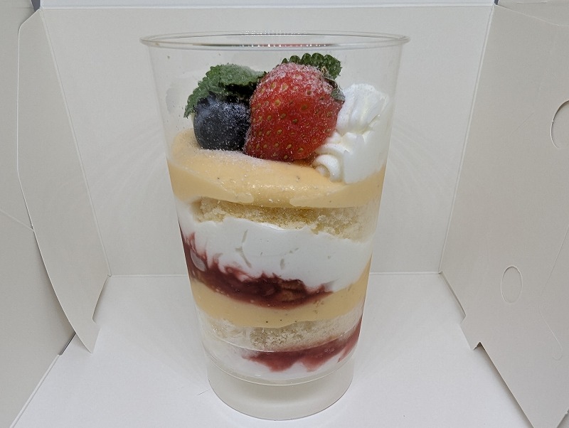 宮崎市のBlue Giftで購入して食べてみた「トライフルショートケーキ」3