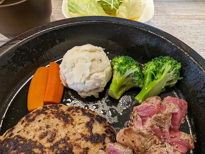 日向市の「けんちゃんステーキ キャビア王国店」で食べた「けんちゃんステーキ＆ハンバーグ」3