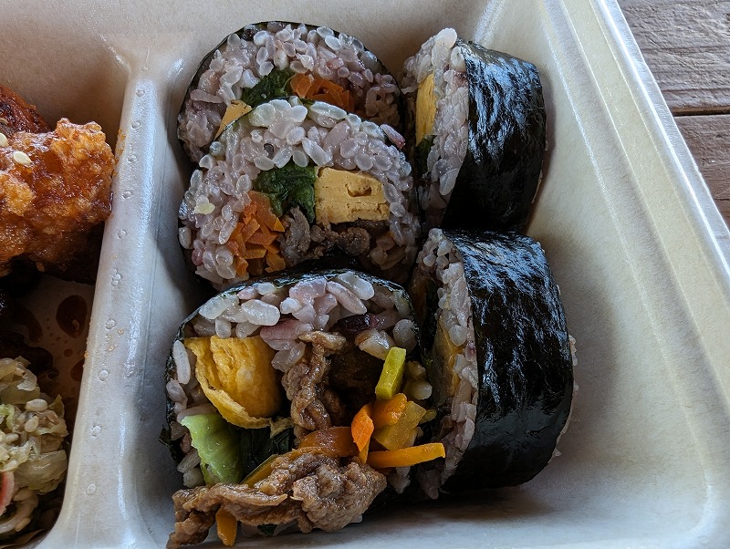 宮崎市佐土原町の「ひととき」で購入して食べた雑穀米キンパとヤンニョムチキン弁当7