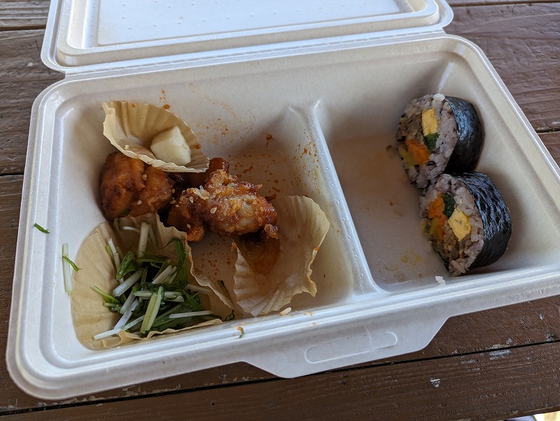 宮崎市佐土原町の「ひととき」で購入して食べた雑穀米キンパとヤンニョムチキン弁当17