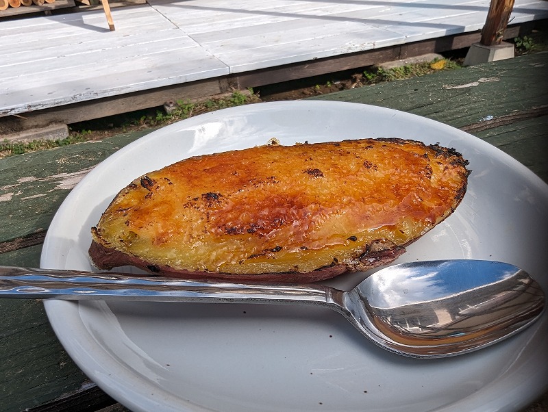 日南市の潮の杜(うしおのもり)のハダシストアで食べた焼き芋ブリュレ1