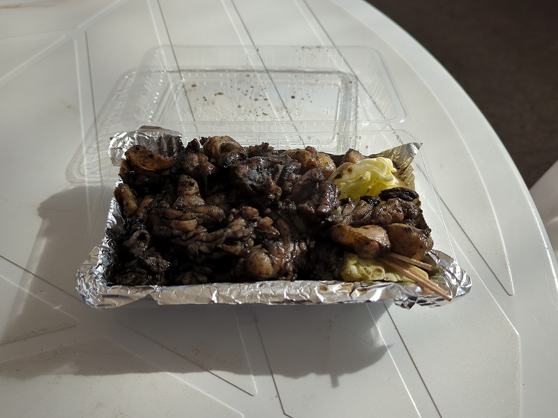 キッチンカー KLEINで食べた3種盛りの炭火焼地鶏