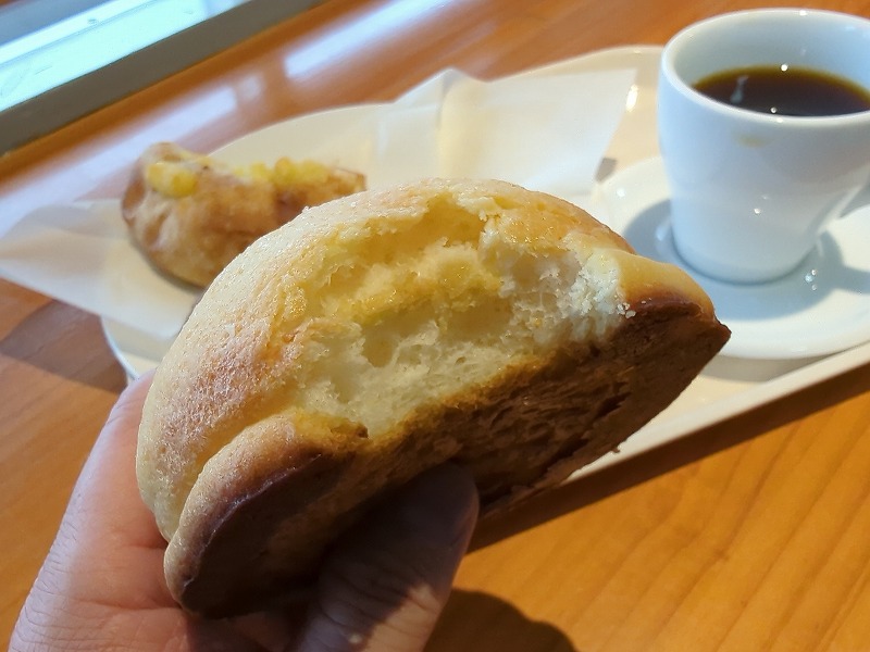 宮崎市高岡町のMUKASA Coffee&Roasterで食べた「めろんぱん」2