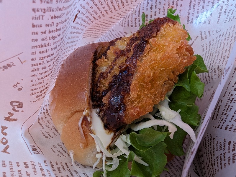 宮崎市の「ロールサンドとポテト ひなた」で食べた白身魚のロールサンド1